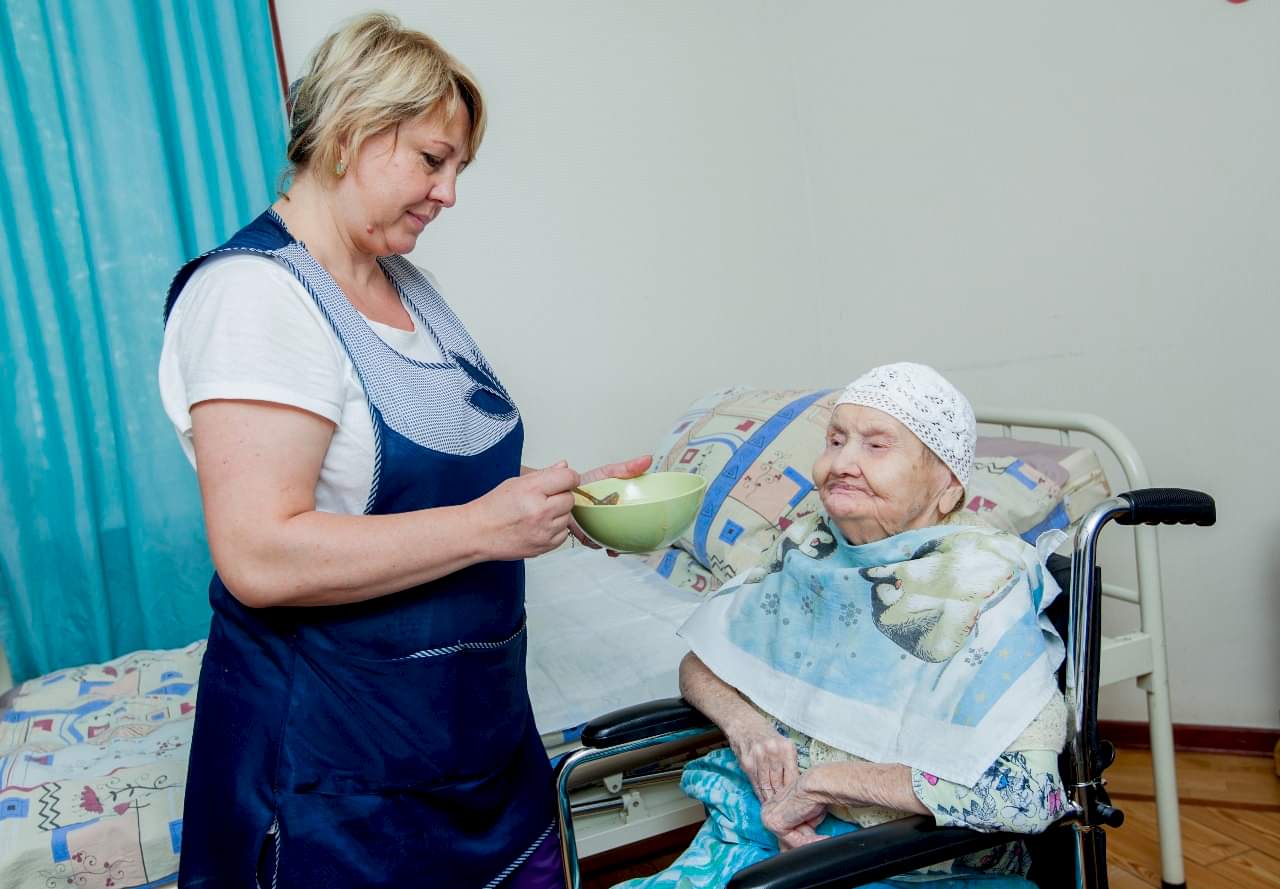 Как сдать родственника в дом престарелых